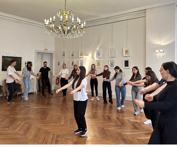 Les masterclass de danse traditionnelle arménienne sont de retour à Lyon avec un tout nouveau programme et de nouvelles danses 🎉