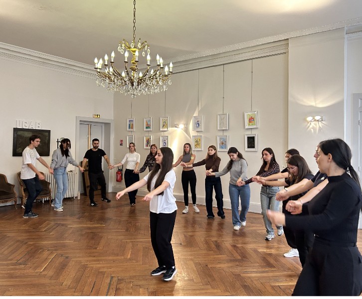 Les masterclass de danse traditionnelle arménienne continuent à Lyon avec un tout nouveau programme et de nouvelles danses ! 🎉