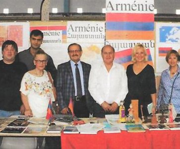 Stand arménien présentant l'histoire et la culture de l'Arménie